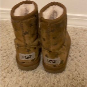 Little girls Ugg’s boots